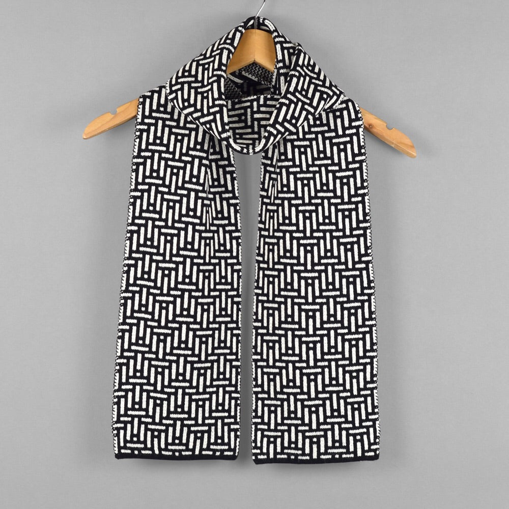 Kinetic Pattern Scarf Black/White