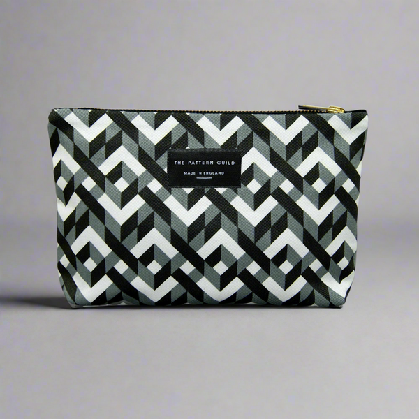 Large Chains Case – The Pattern Guild